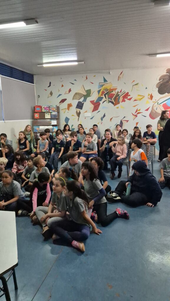 Alunos da Escola Criativa de Uberaba participam de encontro on-line com a ilustradora Anna Cunha