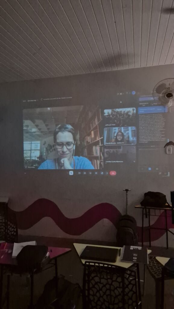 Alunos da Escola Criativa de Uberaba participam de encontro on-line com a ilustradora Anna Cunha