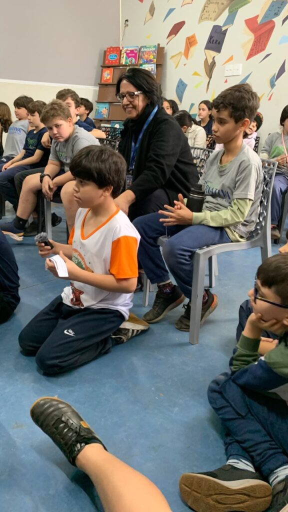 Alunos da Escola Criativa de Uberaba participam de encontro on-line com a ilustradora Anna Cunha