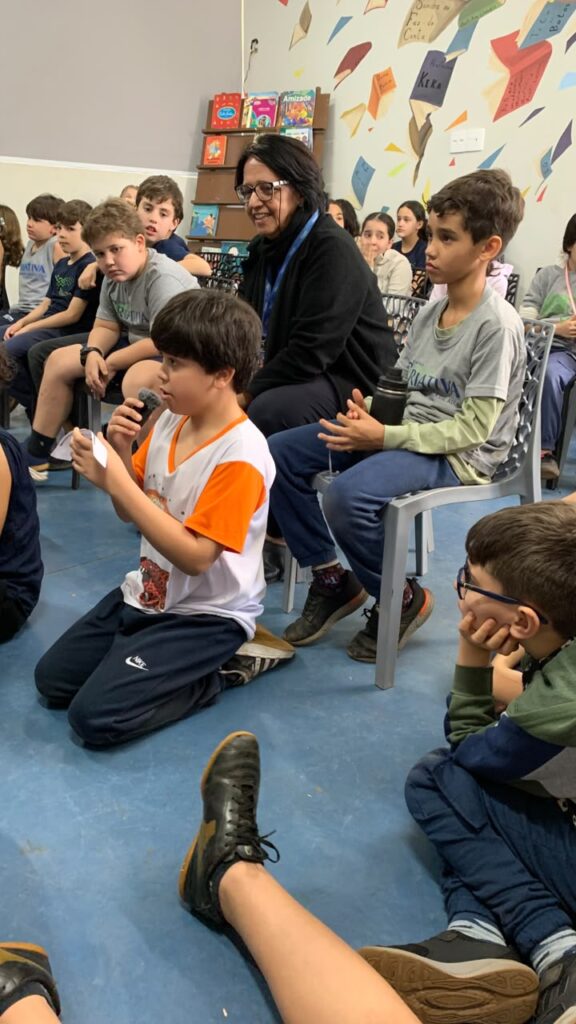 Alunos da Escola Criativa de Uberaba participam de encontro on-line com a ilustradora Anna Cunha